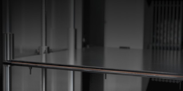 Nahaufnahme der neuen flexiblen Druckplatte des Raise3D Pro3 HS mit mehrlagigem Aufbau.