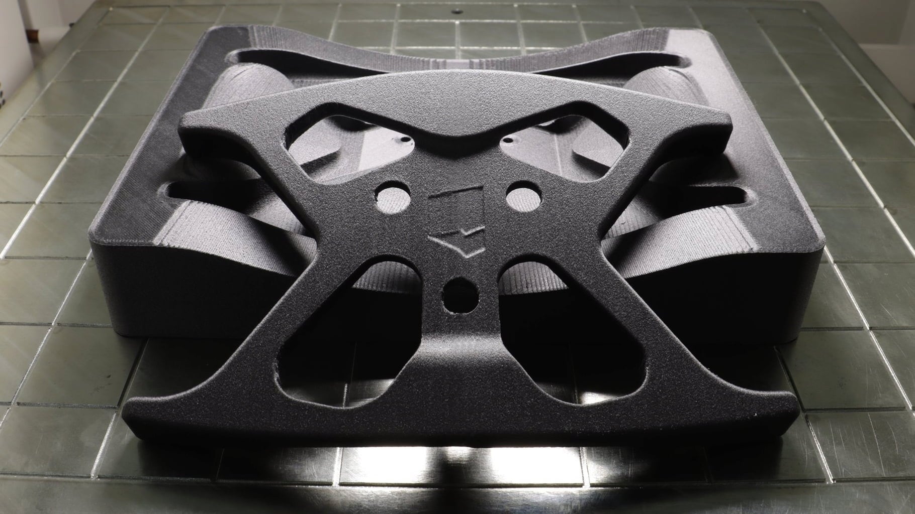 Technisches Funktionsteil aus Polymaker Fiberon PA12 CF10 – carbonfaserverstärktes Nylon im 3D-Druck
