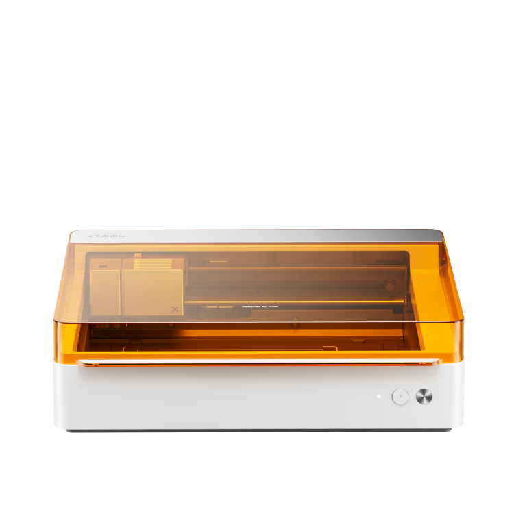 xTool M1 Ultra 10W Laser- und Schneidemaschine in Frontansicht mit geschlossenem orangefarbenem Sicherheitsdeckel.
