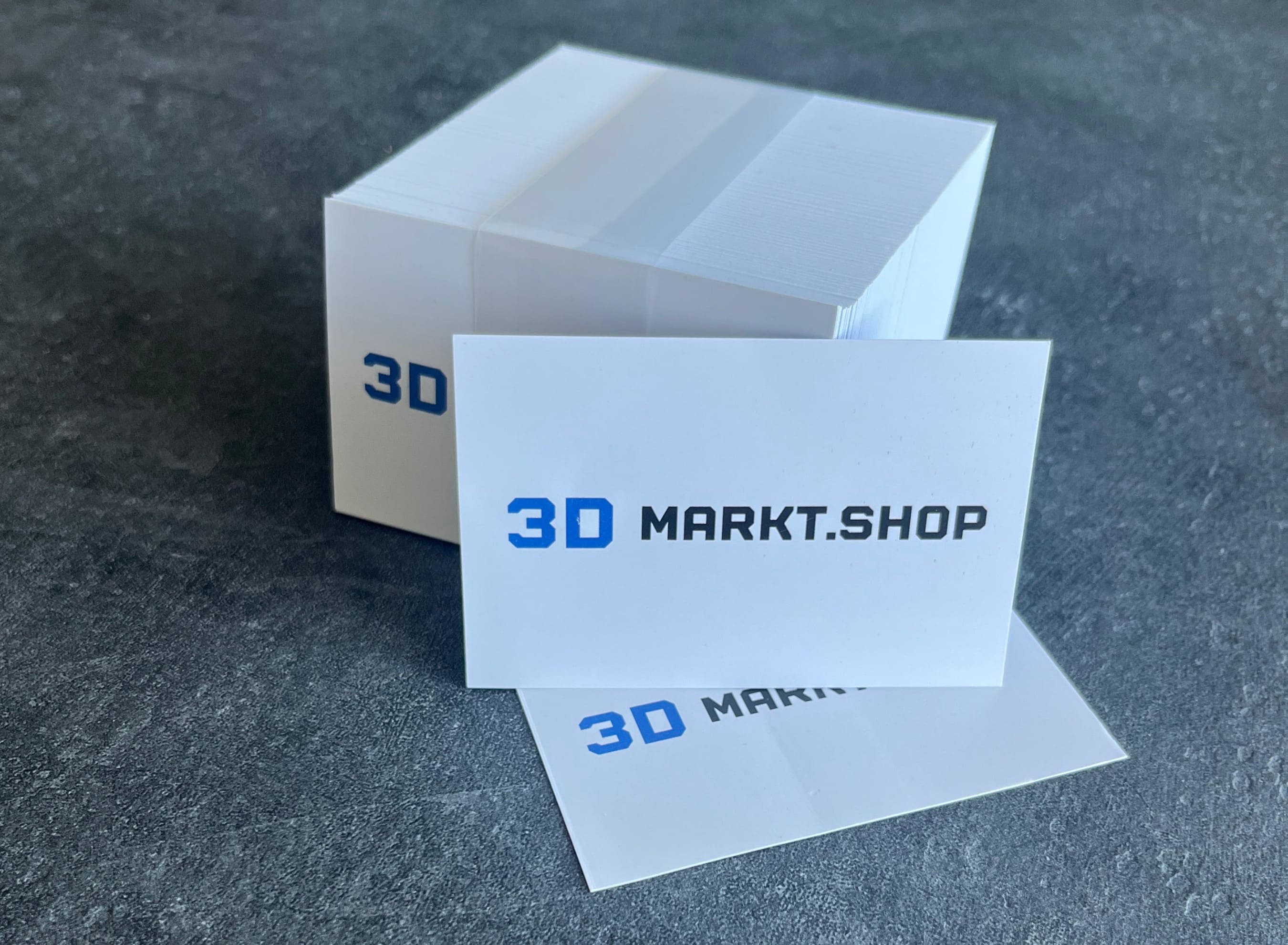 Visitenkarten mit 3D MARKT.SHOP Logo – Symbol für Beratung und Kontakt