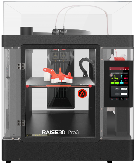Raise3D Pro3 3D-Drucker mit rot-weißen gedruckten Bauteilen auf der Druckplattform in geschlossener Frontansicht.